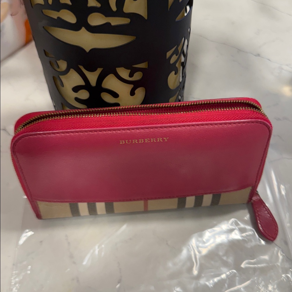 Burberry Red Wallet with Iconic Check Pattern - Picture 14 of 17